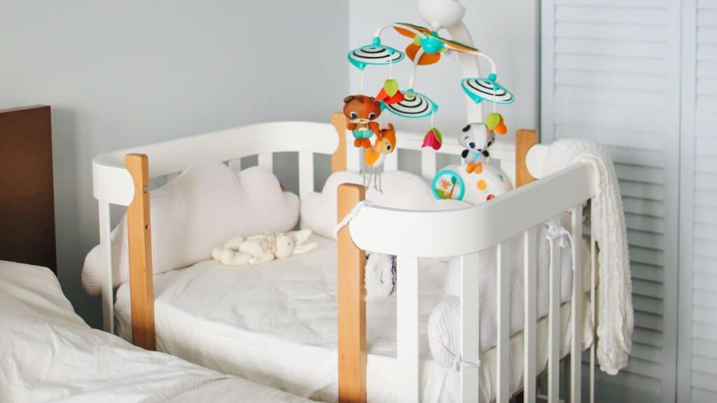 Co-sleeper-pasgeboren-baby