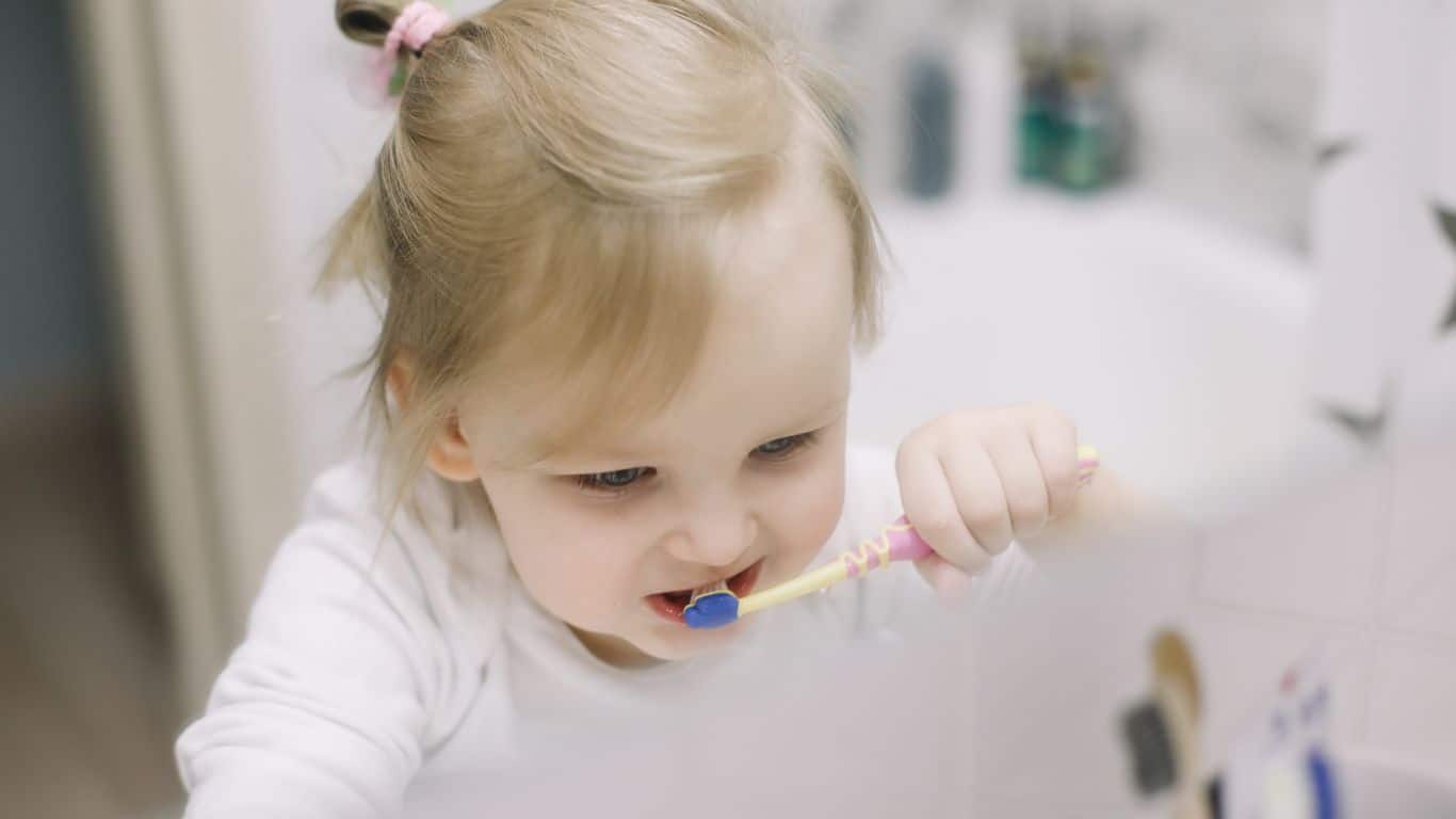 Tips om probleemloos tandenpoetsen bij peuter